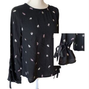 all:row size small floral patches with tie wrist feature